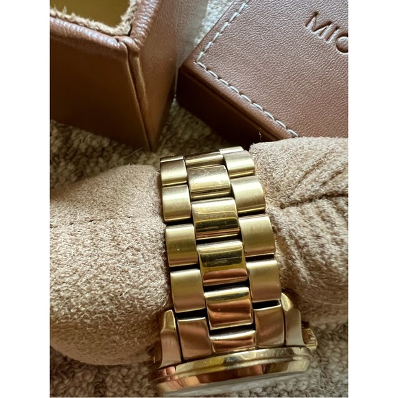 Michael Kors Gold Watch with Diamond Face - Picture 4 of 6